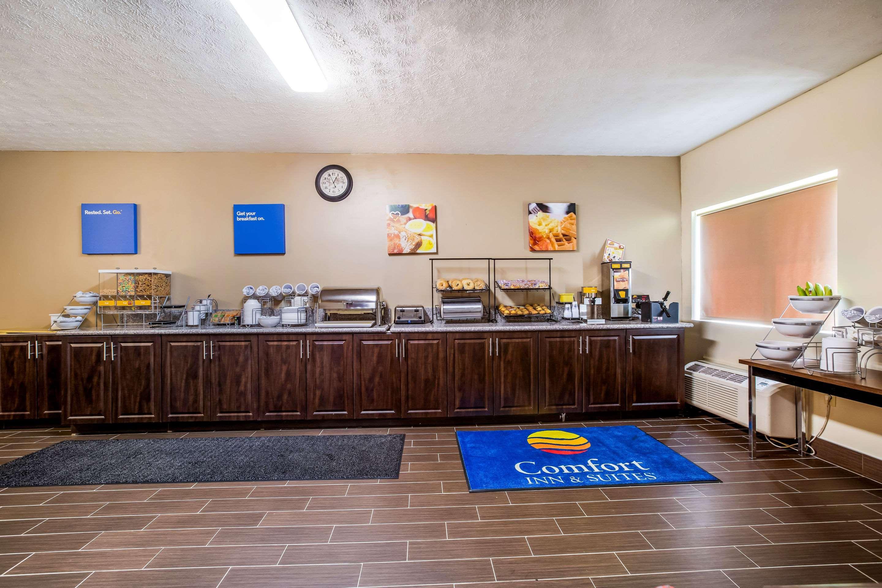 Comfort Inn & Suites Fairborn Near Wright Patterson Afb Exterior foto