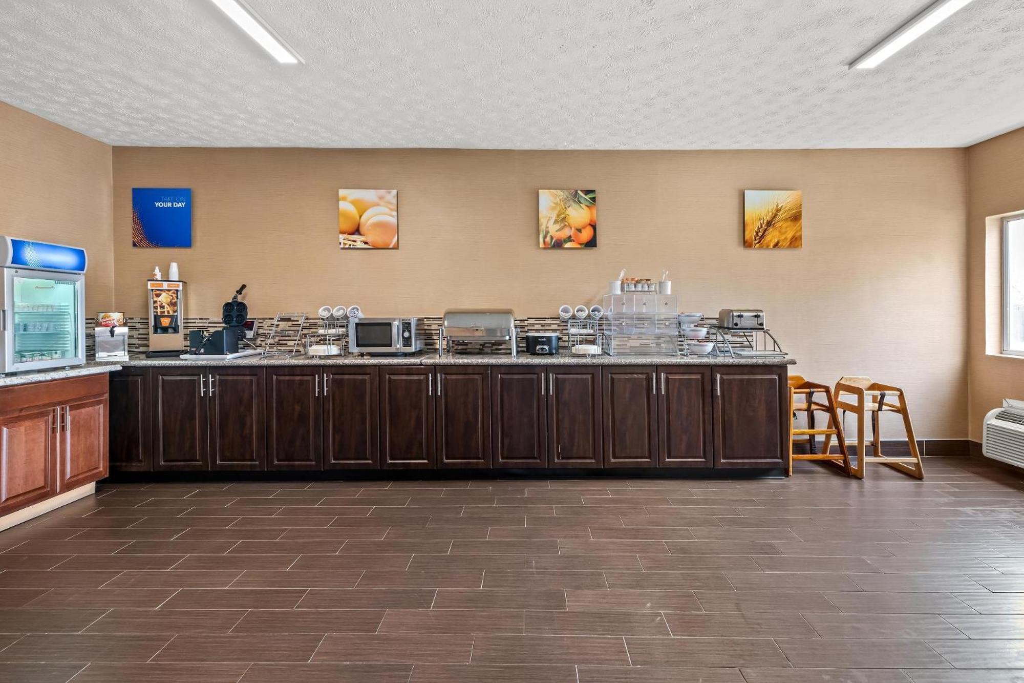 Comfort Inn & Suites Fairborn Near Wright Patterson Afb Exterior foto